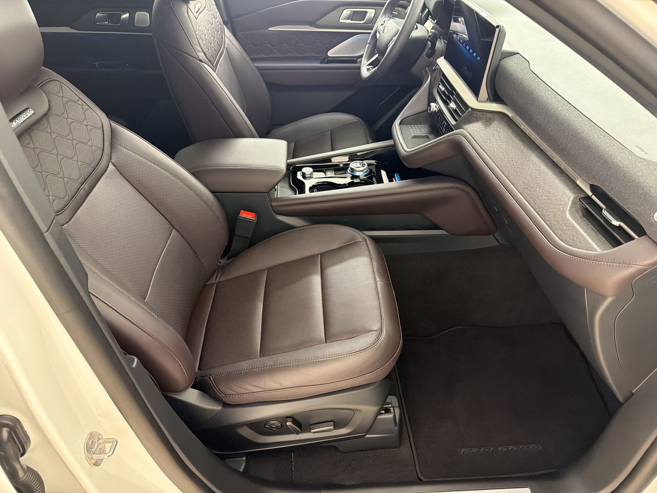 Certified 2025 Ford Explorer Platinum w/ Ultimate Package AWD/4WD image 22