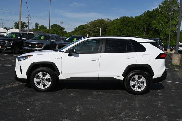 Used 2021 Toyota RAV4 LE AWD/4WD image 4