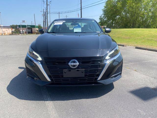 Used 2025 Nissan Altima 2.5 SV FWD image 2