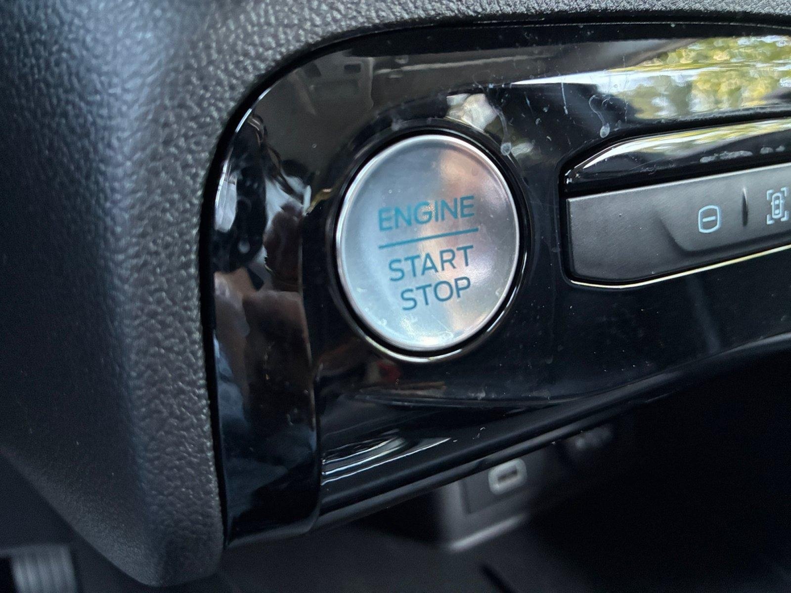 Certified 2025 Ford Escape SE FWD image 29