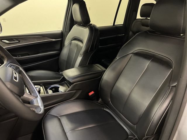 Used 2025 Jeep Grand Cherokee Limited w/ Trailer Tow Package AWD/4WD image 8
