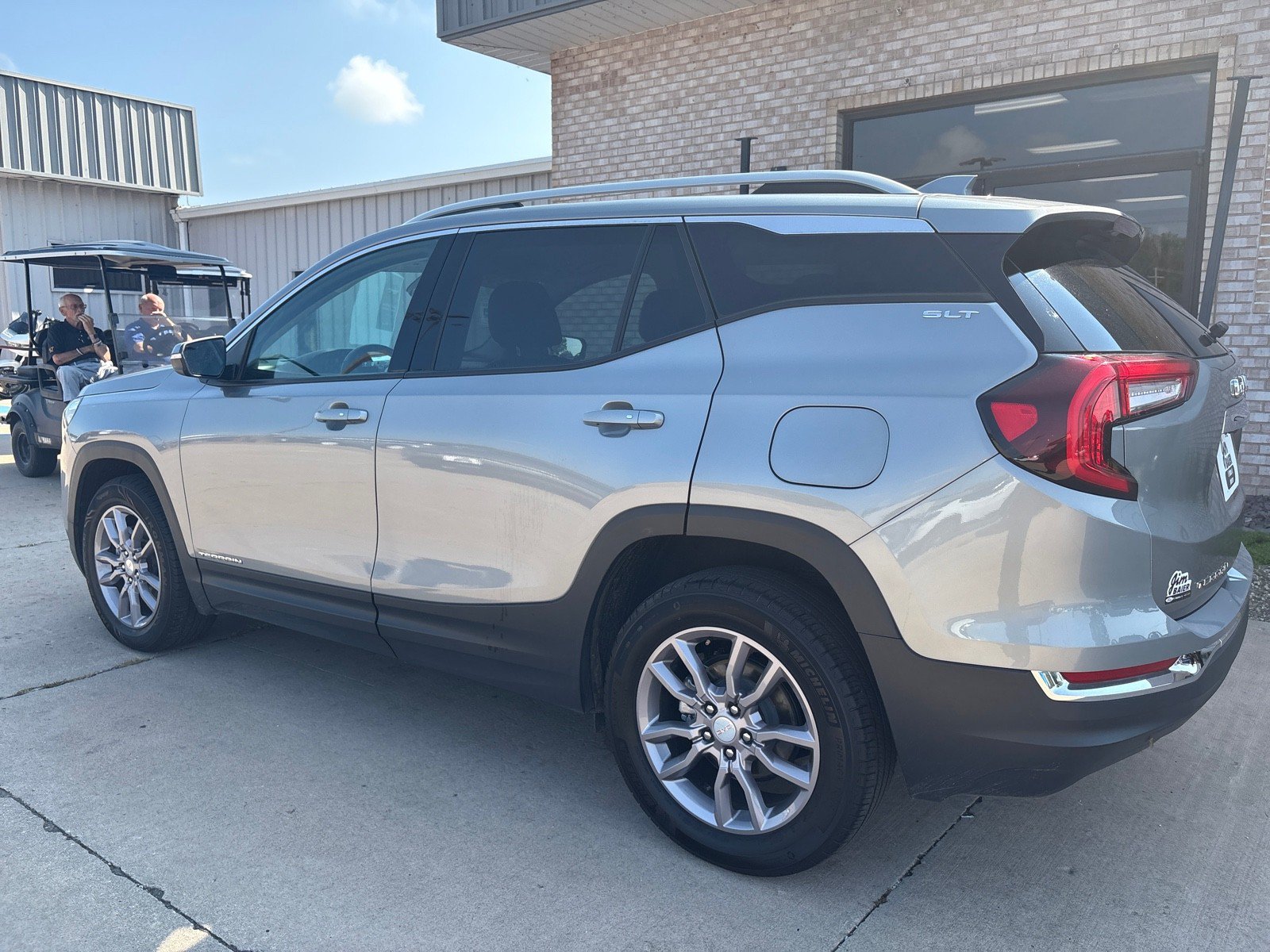 Used 2024 GMC Terrain SLT AWD/4WD image 10