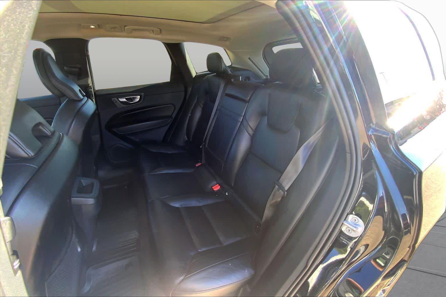 Used 2023 Volvo XC60 B5 Core w/ Climate Package FWD image 21