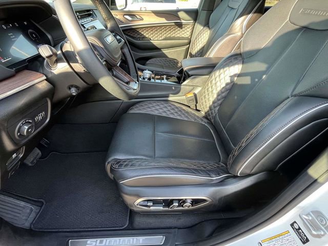 Used 2025 Jeep Grand Cherokee Summit image 13