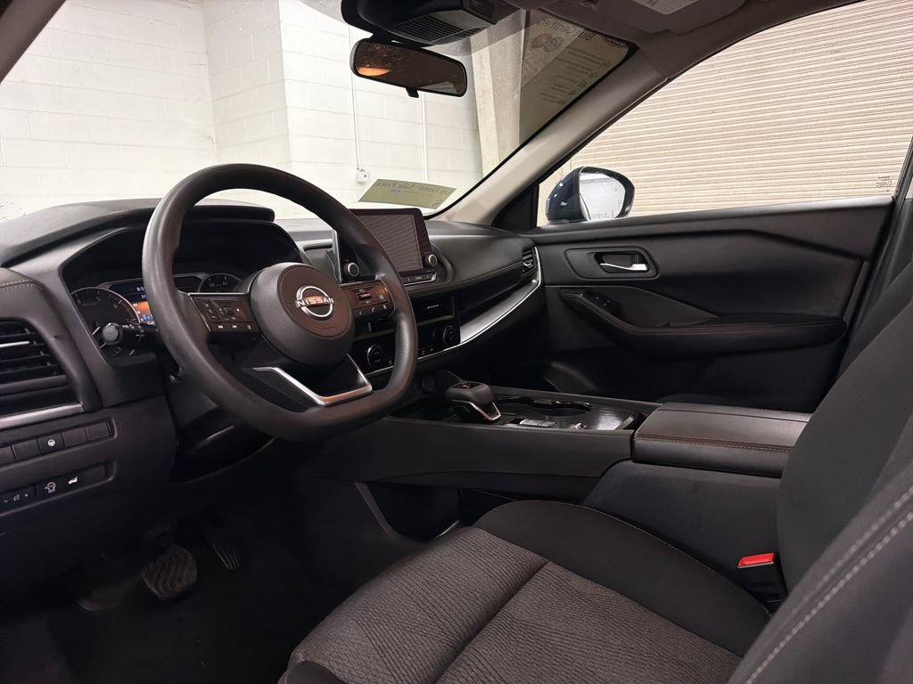Used 2024 Nissan Rogue SV FWD image 6