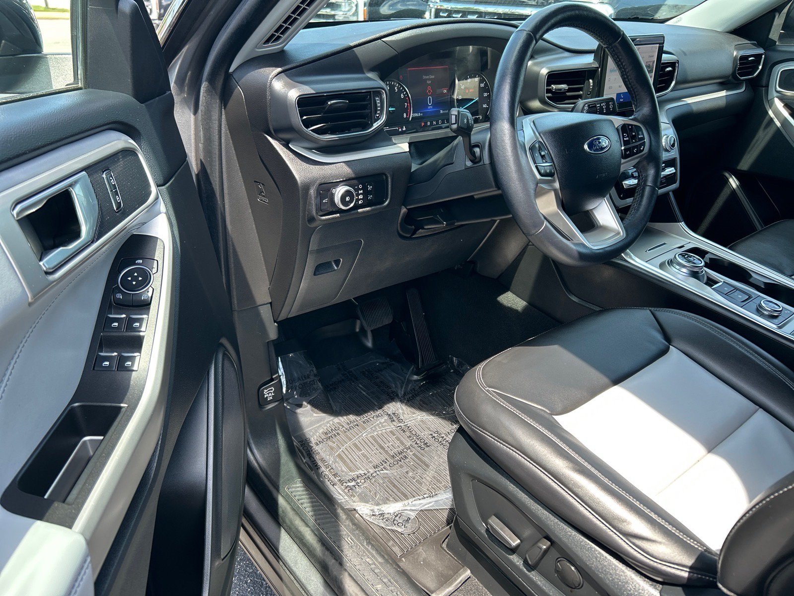 Certified 2023 Ford Explorer XLT w/ Equipment Group 202A AWD/4WD image 7
