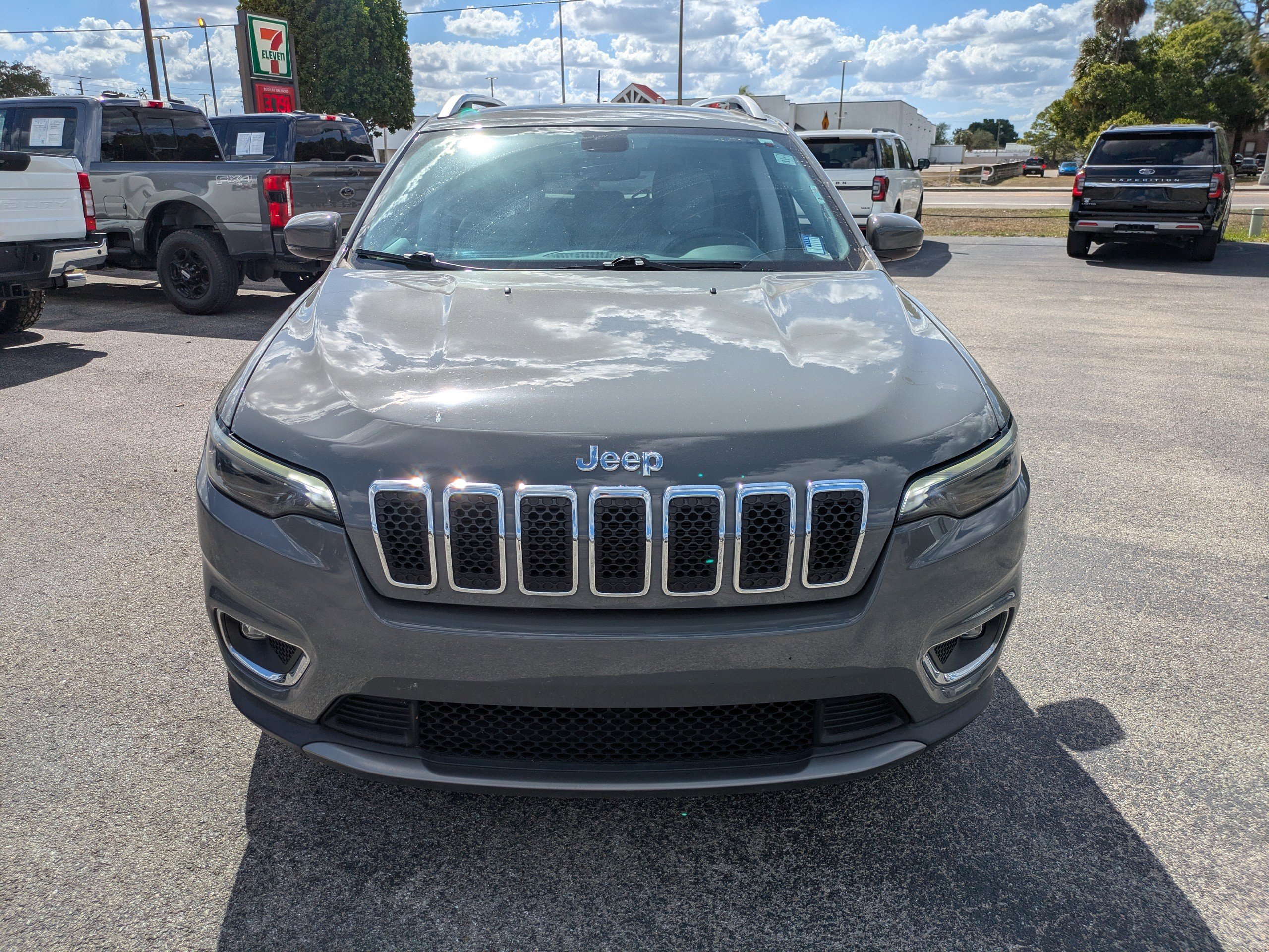 Used 2020 Jeep Cherokee Limited image 9