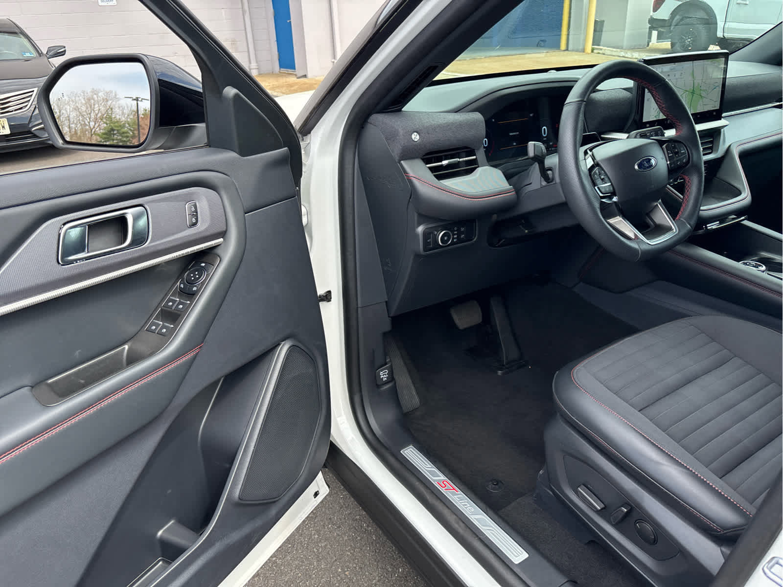 Certified 2025 Ford Explorer ST-Line image 10