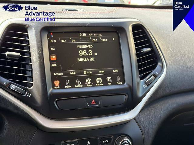 Used 2017 Jeep Cherokee Trailhawk AWD/4WD image 15