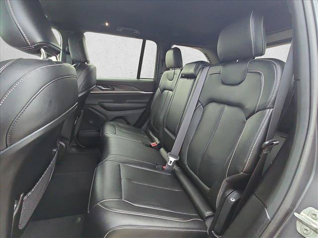 Used 2024 Jeep Grand Cherokee Limited AWD/4WD image 17