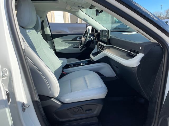 Certified 2025 Ford Explorer Platinum w/ Ultimate Package image 44