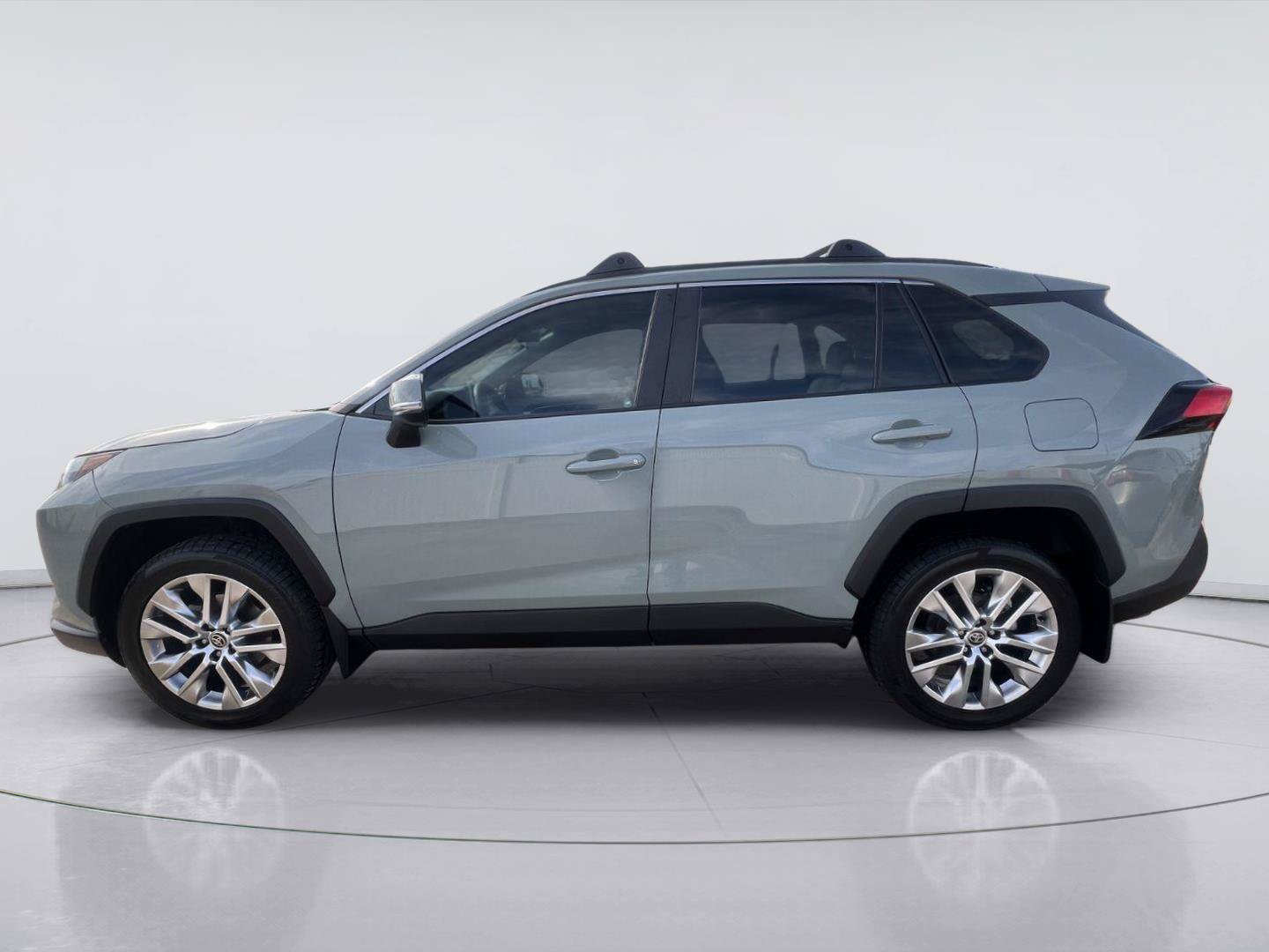 Used 2023 Toyota RAV4 XLE Premium FWD image 6