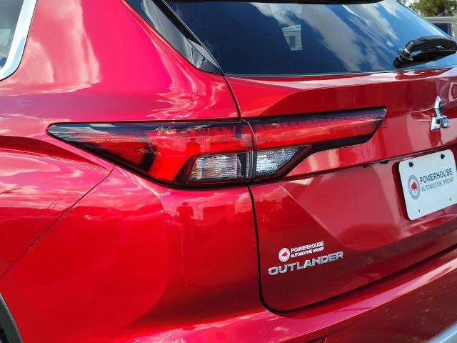 Used 2023 Mitsubishi Outlander SE image 12
