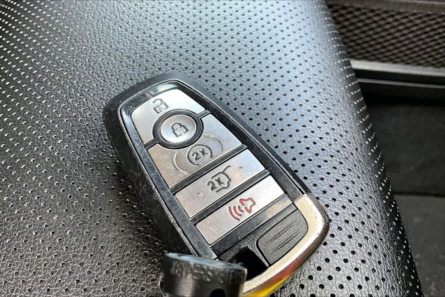 Certified 2020 Ford Escape SEL FWD image 15