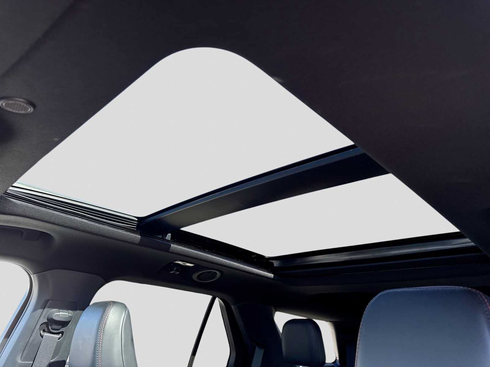 Certified 2025 Ford Explorer ST-Line AWD/4WD image 18