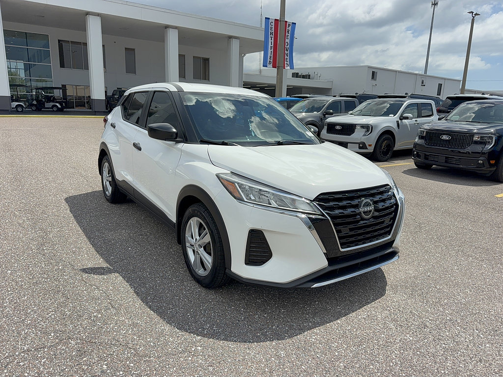 Used 2022 Nissan Kicks S FWD image 4