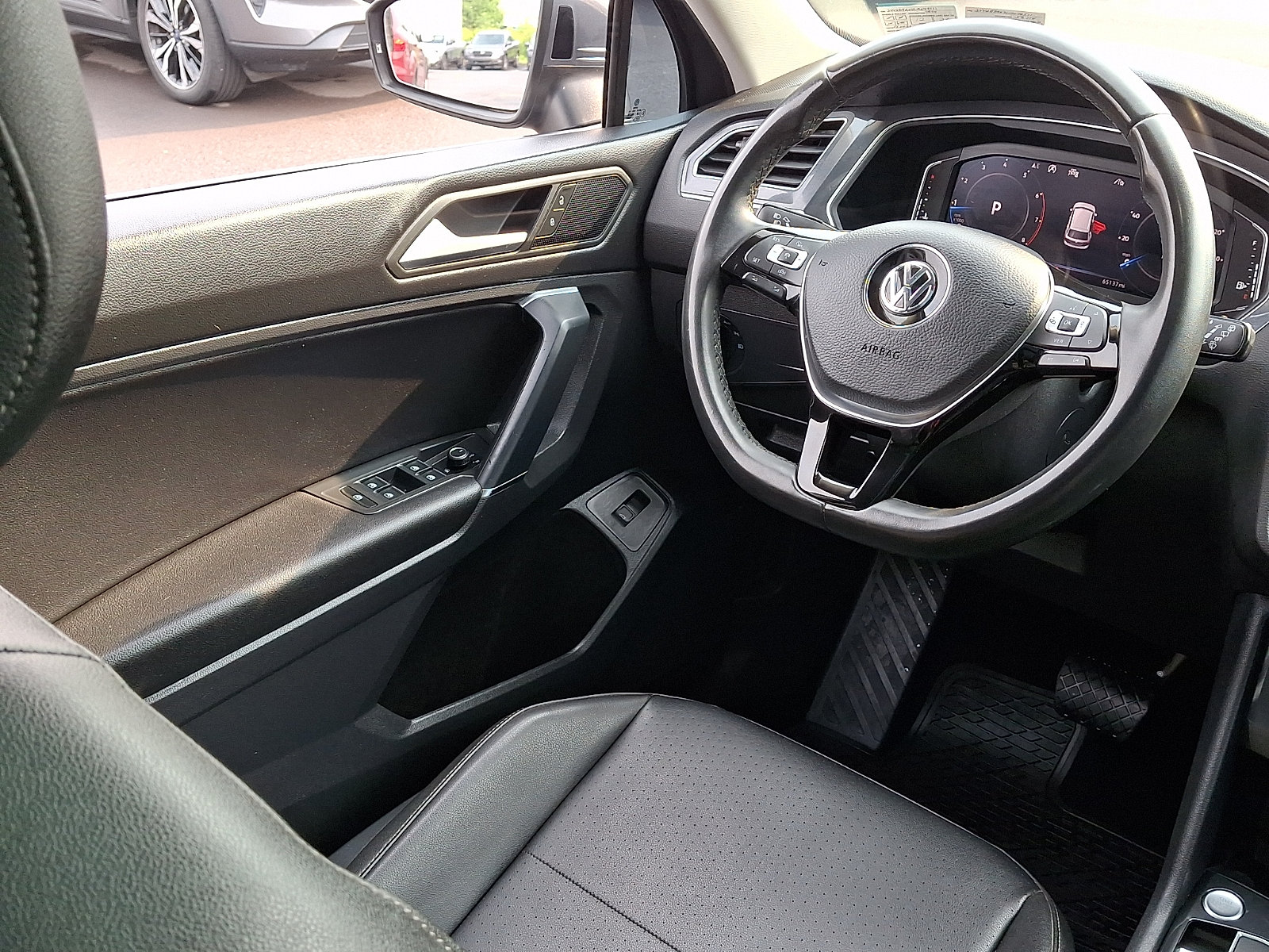 Used 2020 Volkswagen Tiguan SEL AWD/4WD image 14