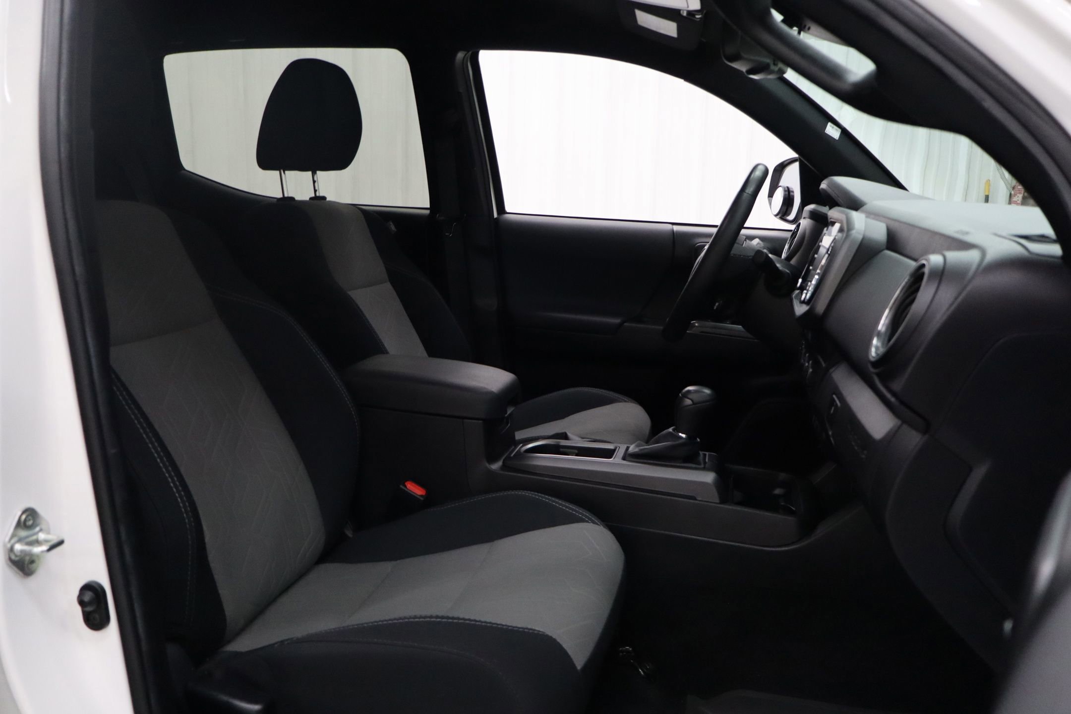 Used 2022 Toyota Tacoma TRD Sport w/ Technology Package image 36