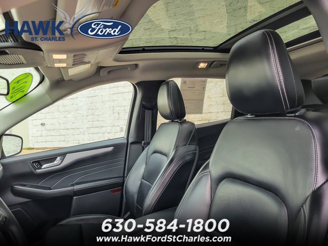 Certified 2024 Ford Escape Platinum w/ Class II Trailer Tow Package AWD/4WD image 9