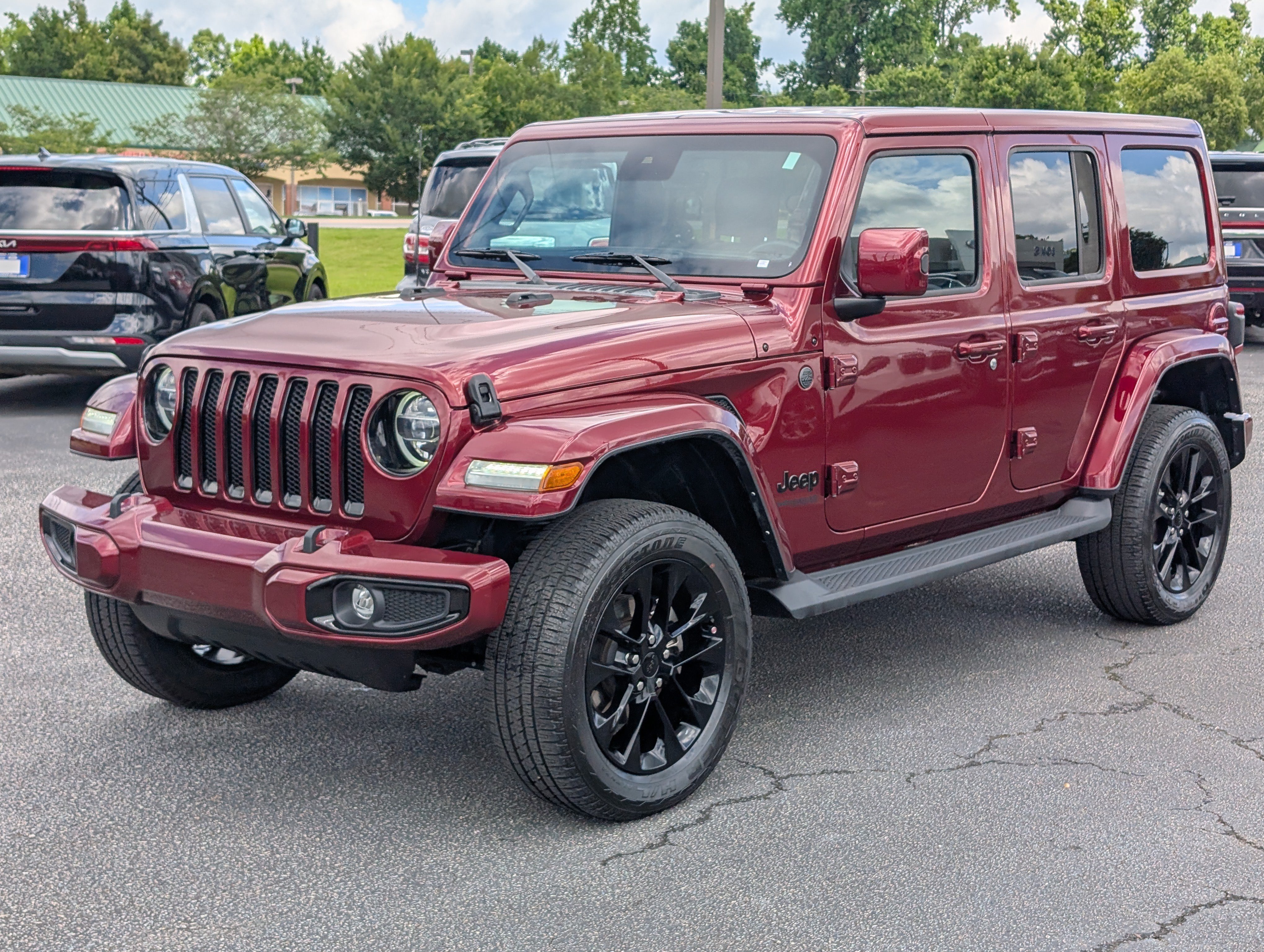 Used 2021 Jeep Wrangler Unlimited Sahara AWD/4WD image 2