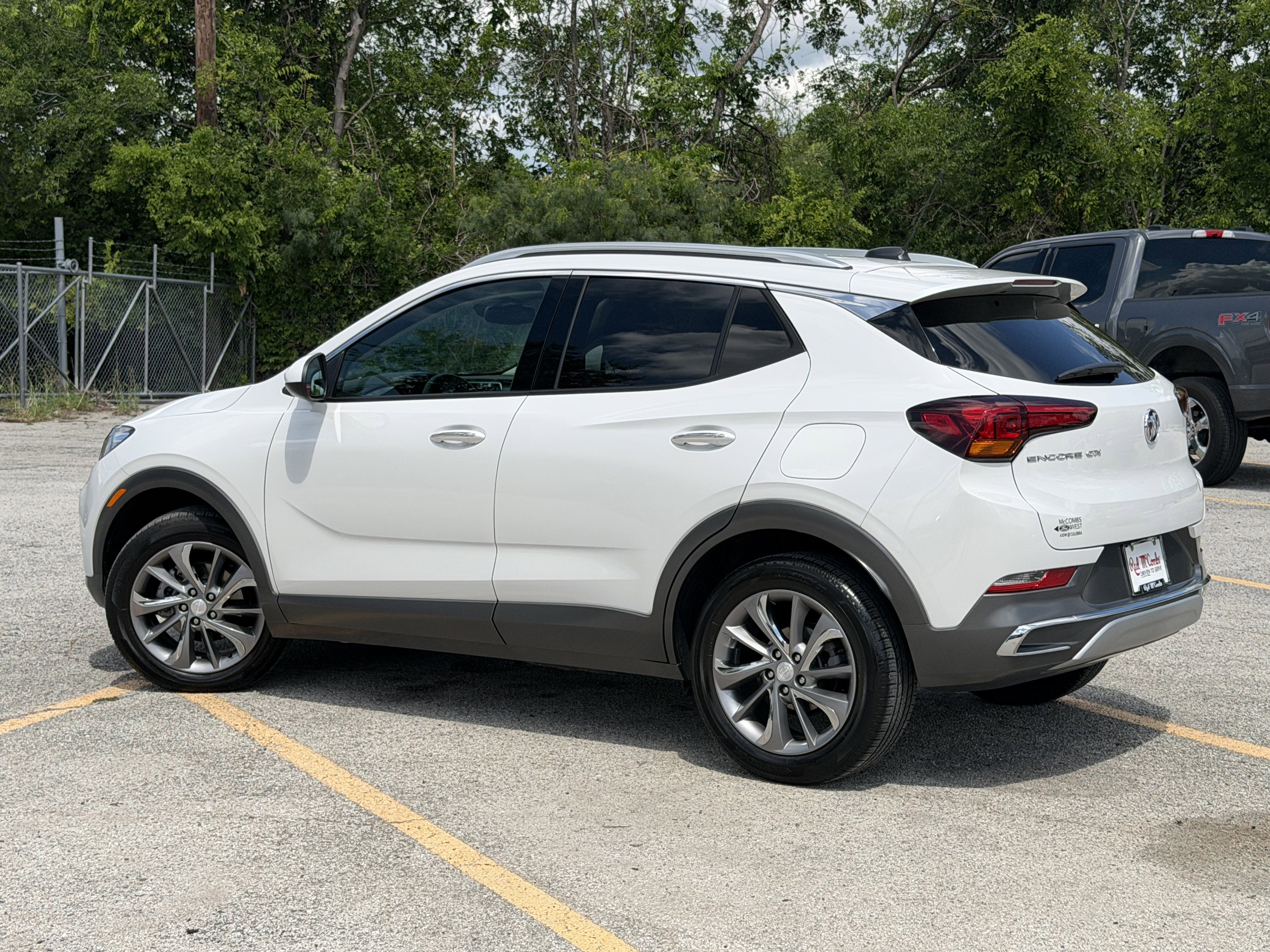 Used 2023 Buick Encore GX Essence w/ Experience Buick Package FWD image 10