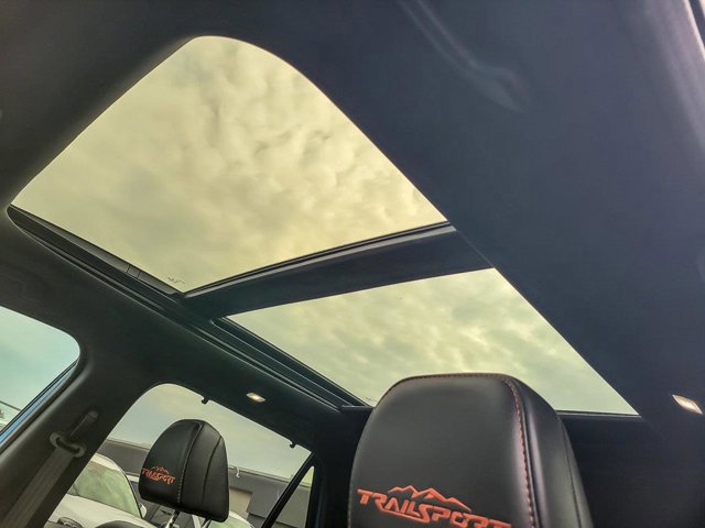 Used 2025 Honda Pilot TrailSport image 14