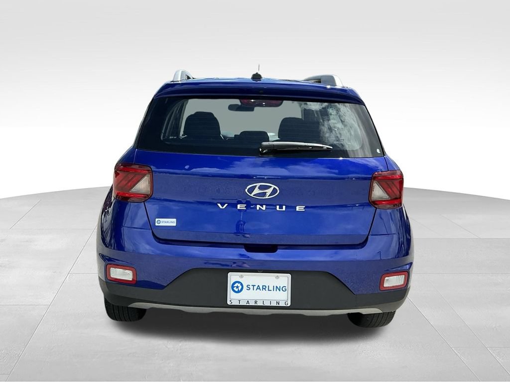 Used 2025 Hyundai Venue SEL FWD image 7