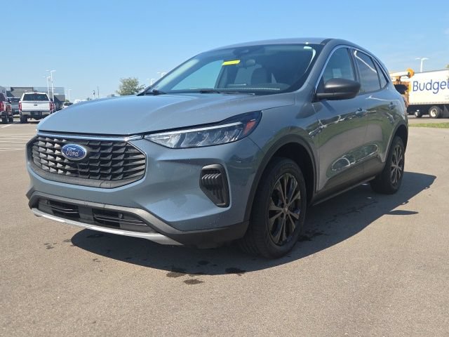 Certified 2023 Ford Escape Active AWD/4WD image 2