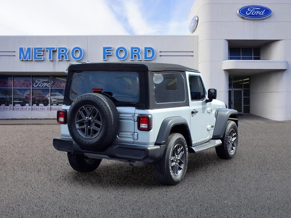 Used 2024 Jeep Wrangler Sport AWD/4WD image 3