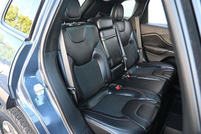 Used 2019 Jeep Cherokee Trailhawk w/ Comfort/Convenience Group AWD/4WD image 24