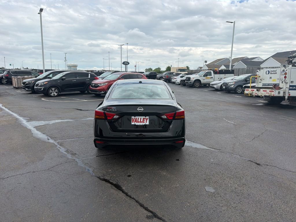 Used 2025 Nissan Altima 2.5 SV FWD image 7