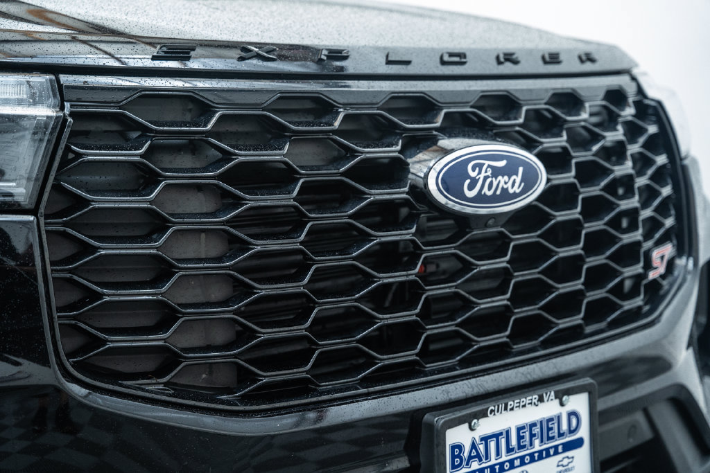 Certified 2025 Ford Explorer ST AWD/4WD image 13
