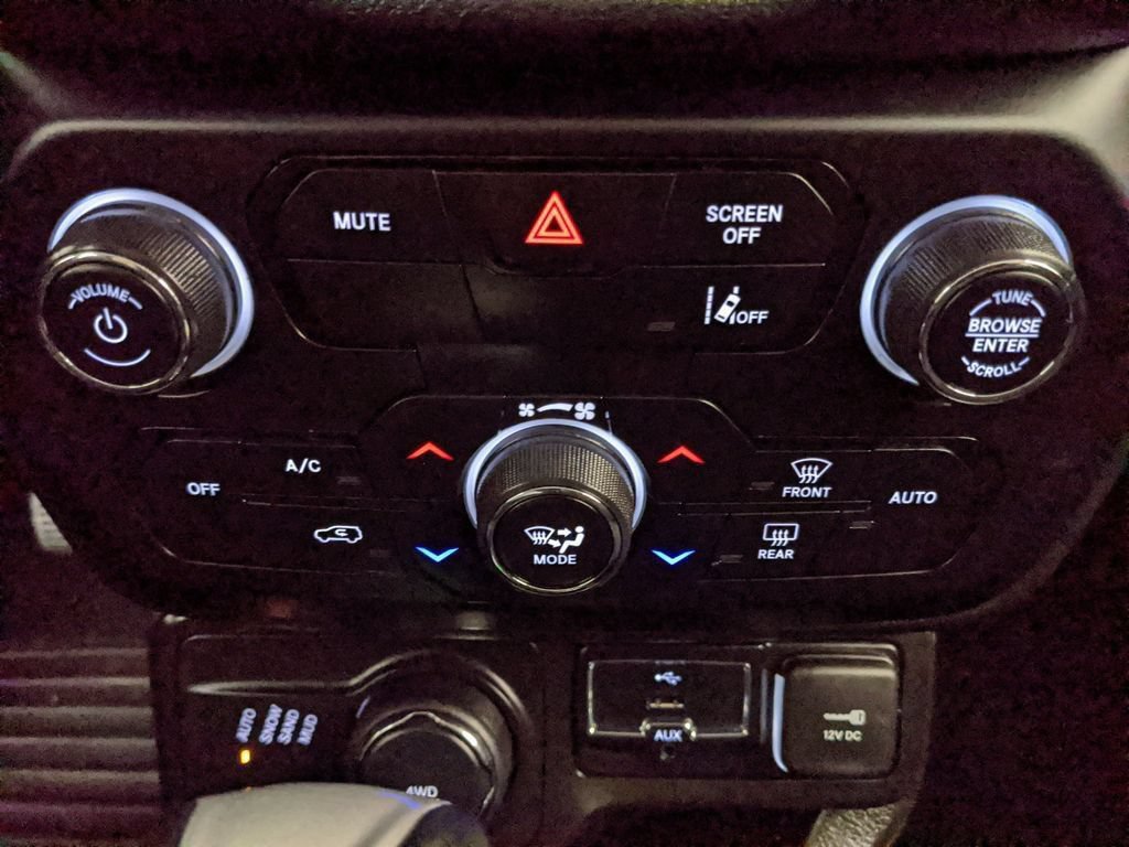 Used 2023 Jeep Renegade Latitude AWD/4WD image 9