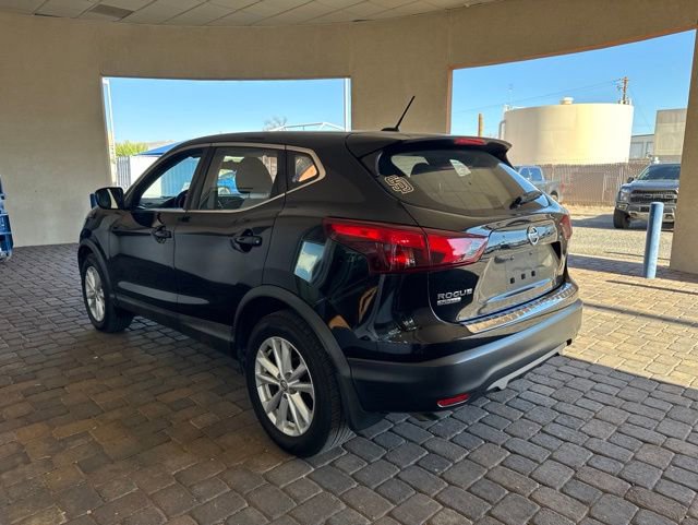 Used 2017 Nissan Rogue Sport S w/ S Appearance Package FWD image 2