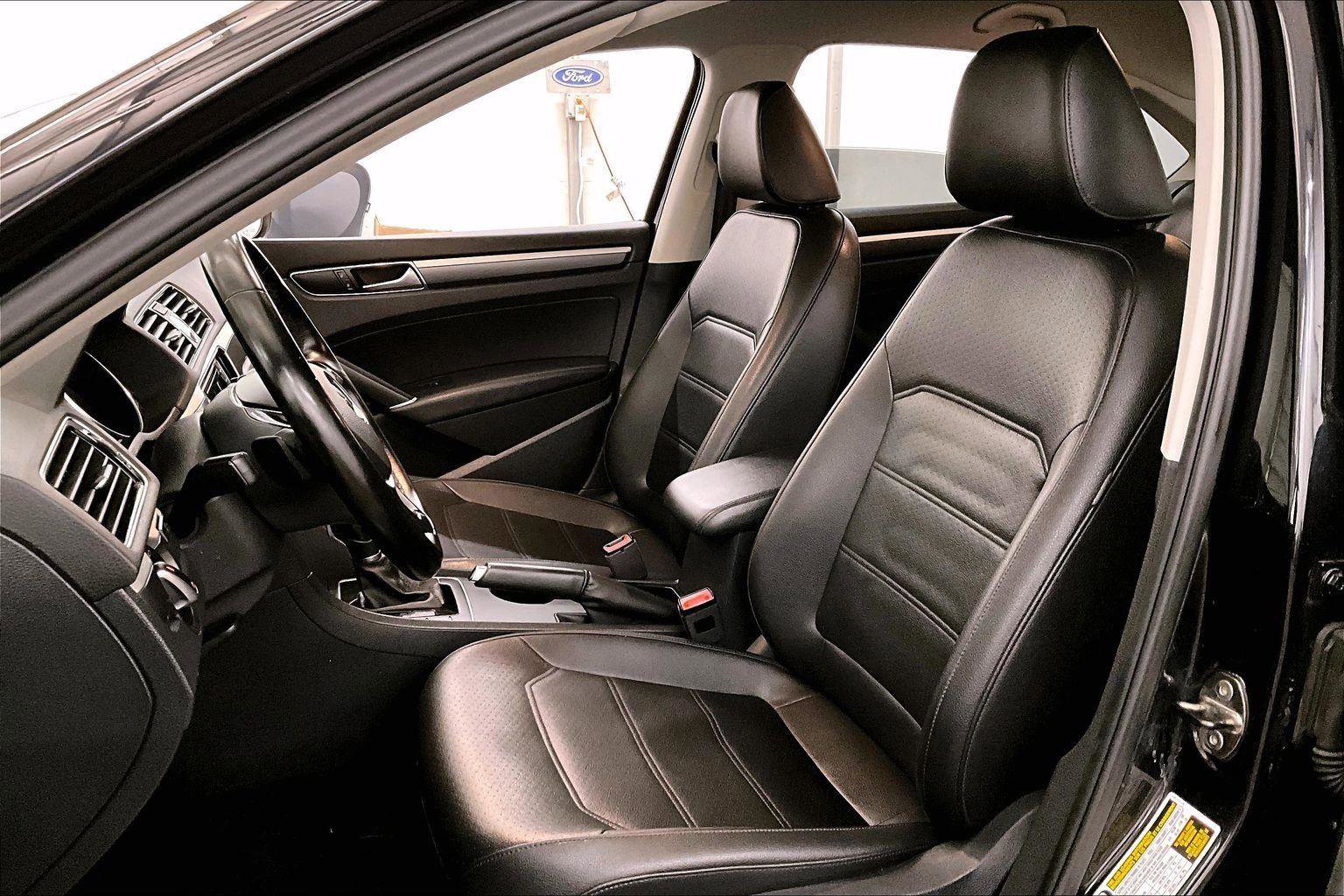 Used 2017 Volkswagen Passat 1.8T R-Line image 24