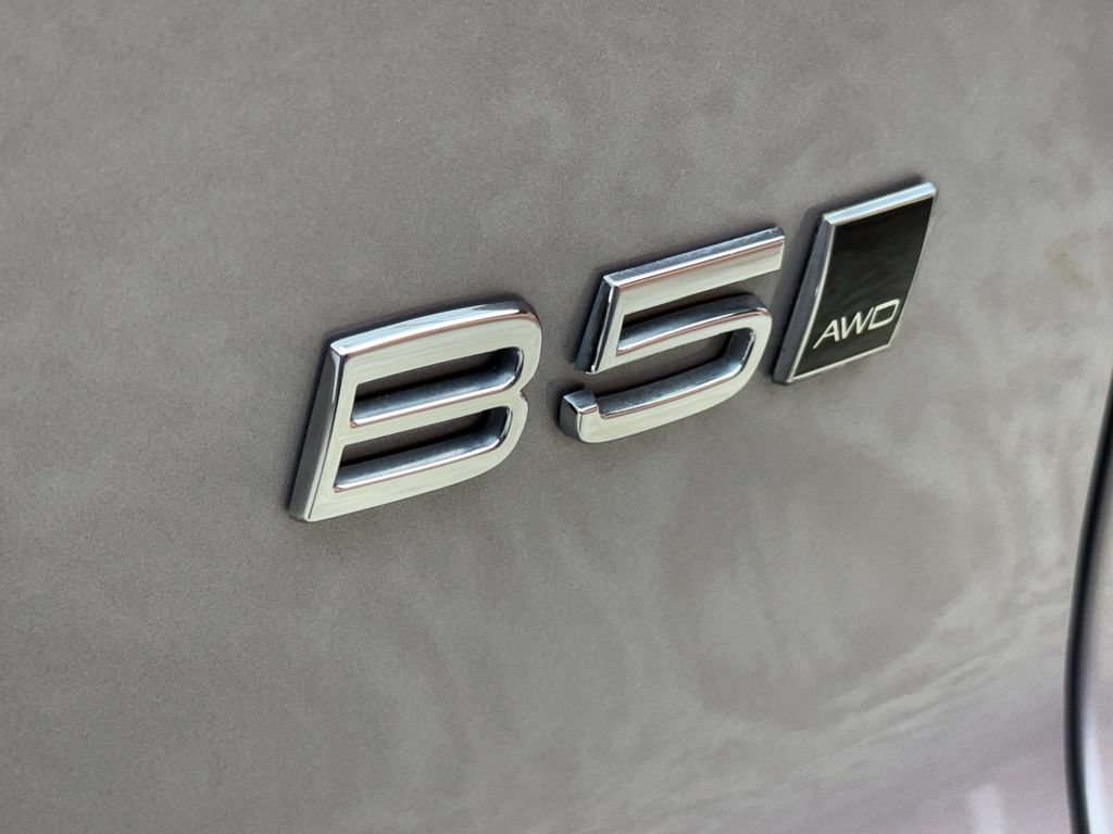 Used 2026 Volvo XC40 B5 Plus AWD/4WD image 5