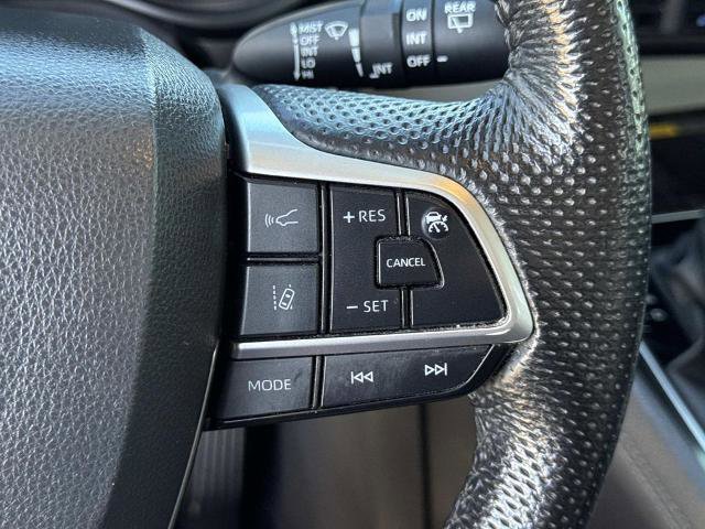 Used 2024 Toyota Sienna Limited image 11