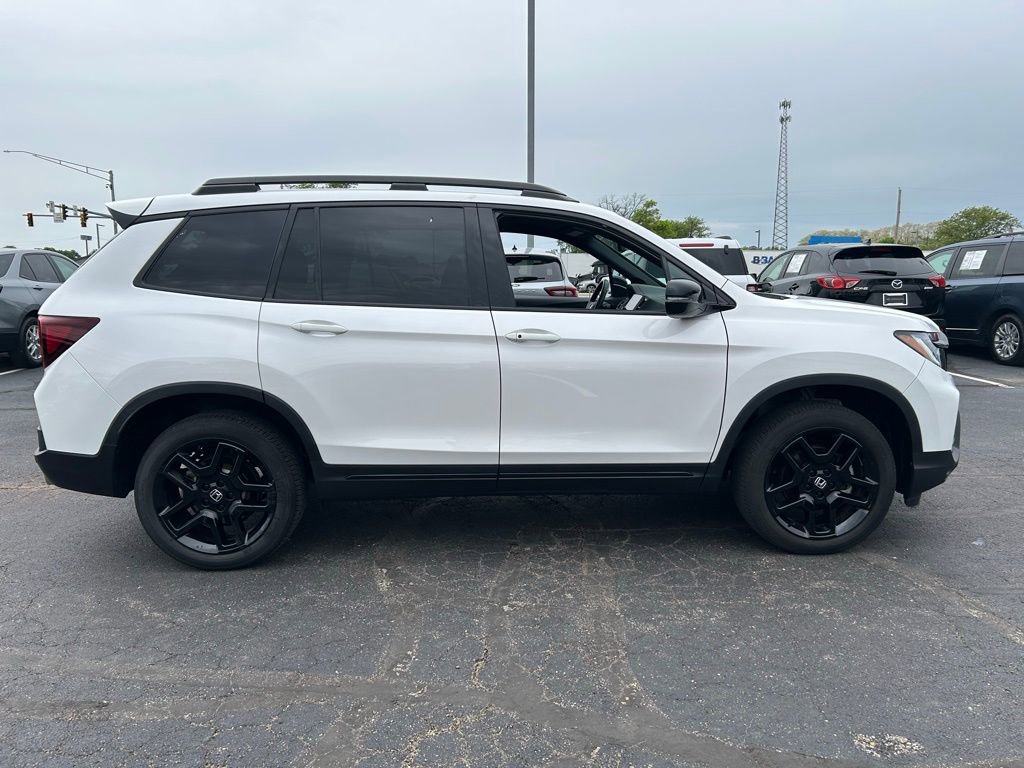 Used 2024 Honda Passport Black Edition image 9