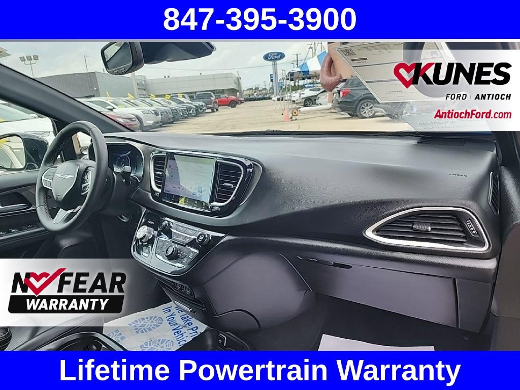 Used 2025 Chrysler Pacifica Select FWD image 52