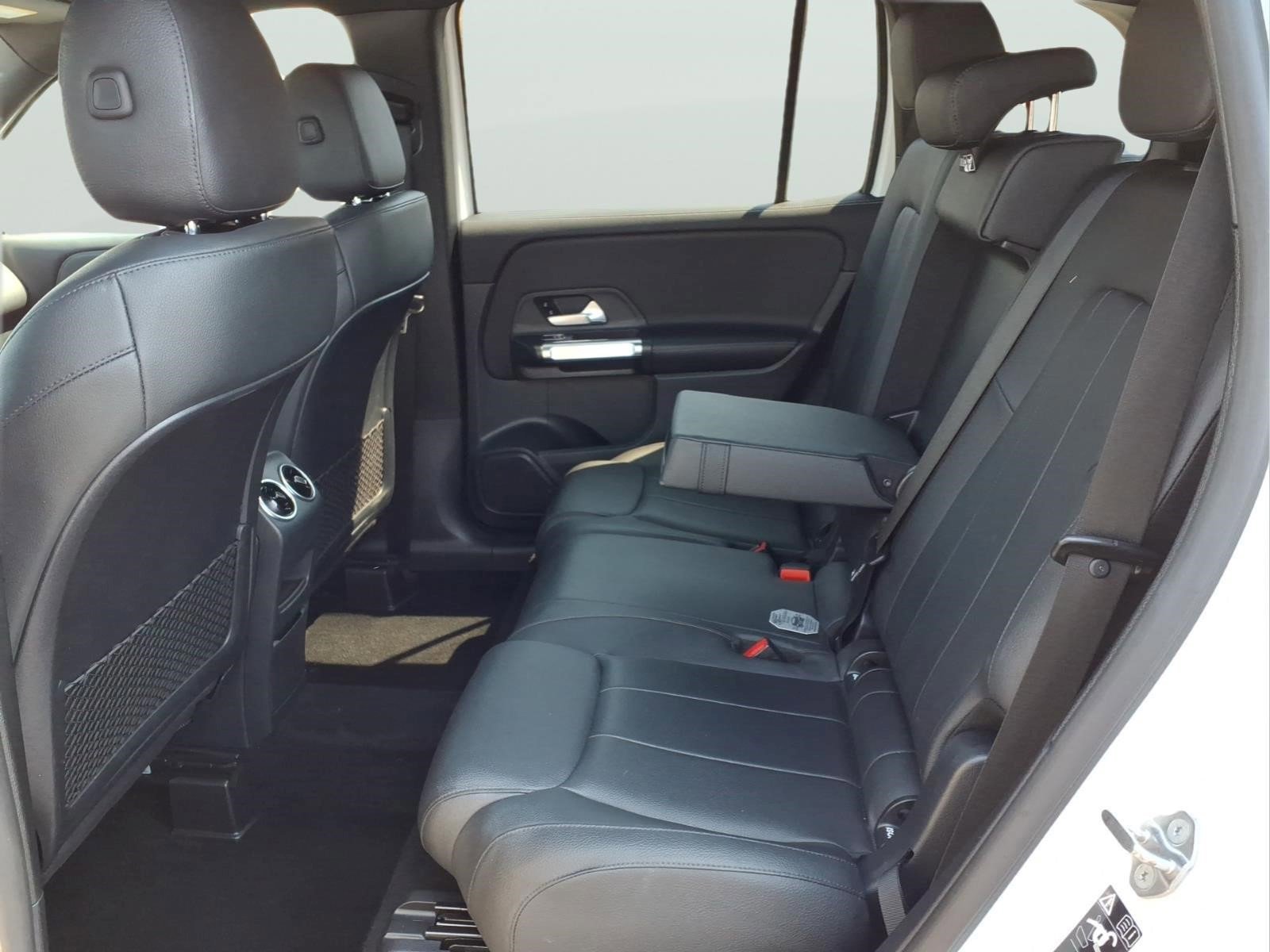 Used 2022 Mercedes-Benz GLB 250 4MATIC image 11