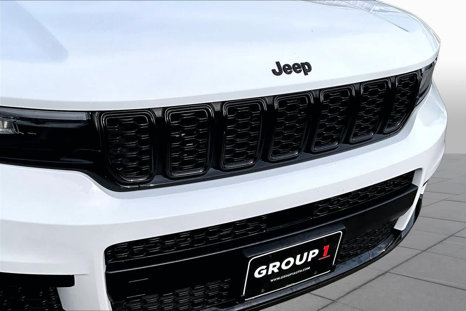 Used 2023 Jeep Grand Cherokee L Laredo AWD/4WD image 30