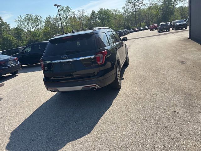 Certified 2017 Ford Explorer XLT w/ Equipment Group 202A FWD image 32