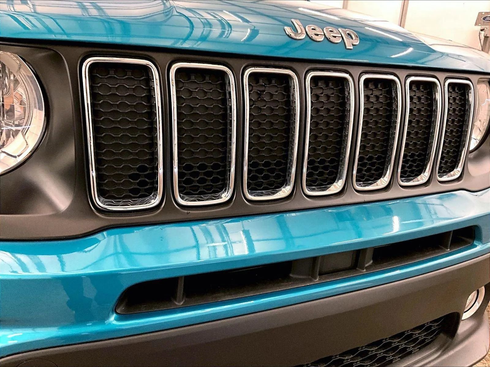 Used 2021 Jeep Renegade Latitude FWD image 29