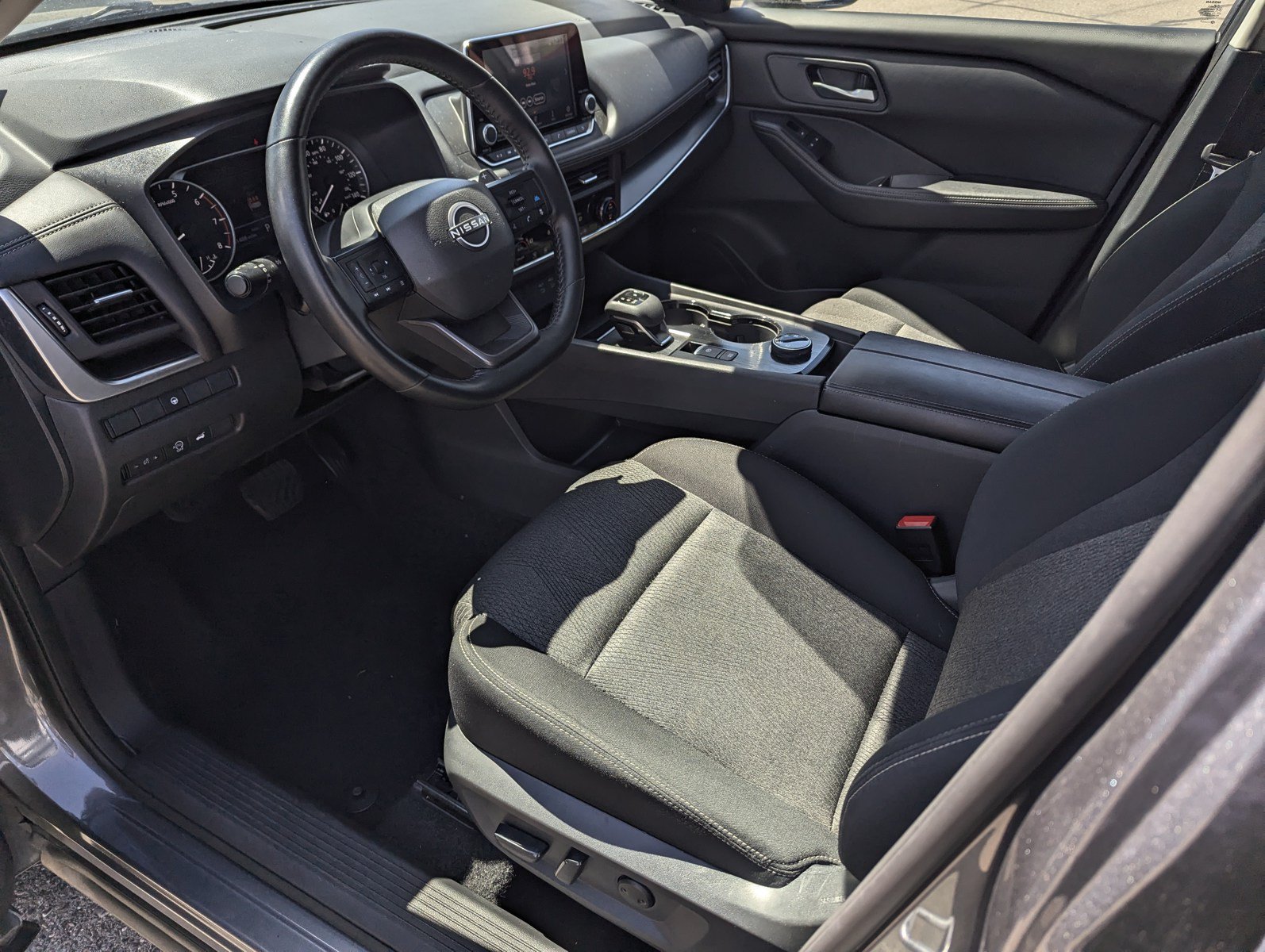 Used 2025 Nissan Rogue SV AWD/4WD image 9