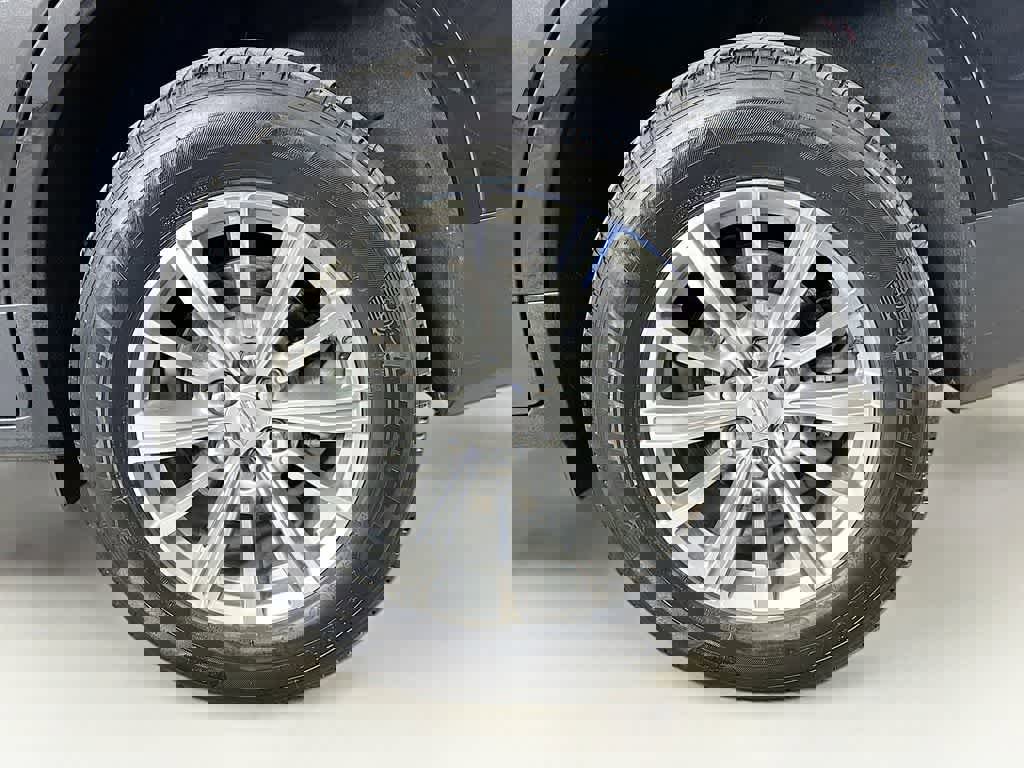 Used 2017 Cadillac XT5 Luxury w/ Driver Awareness Package image 8