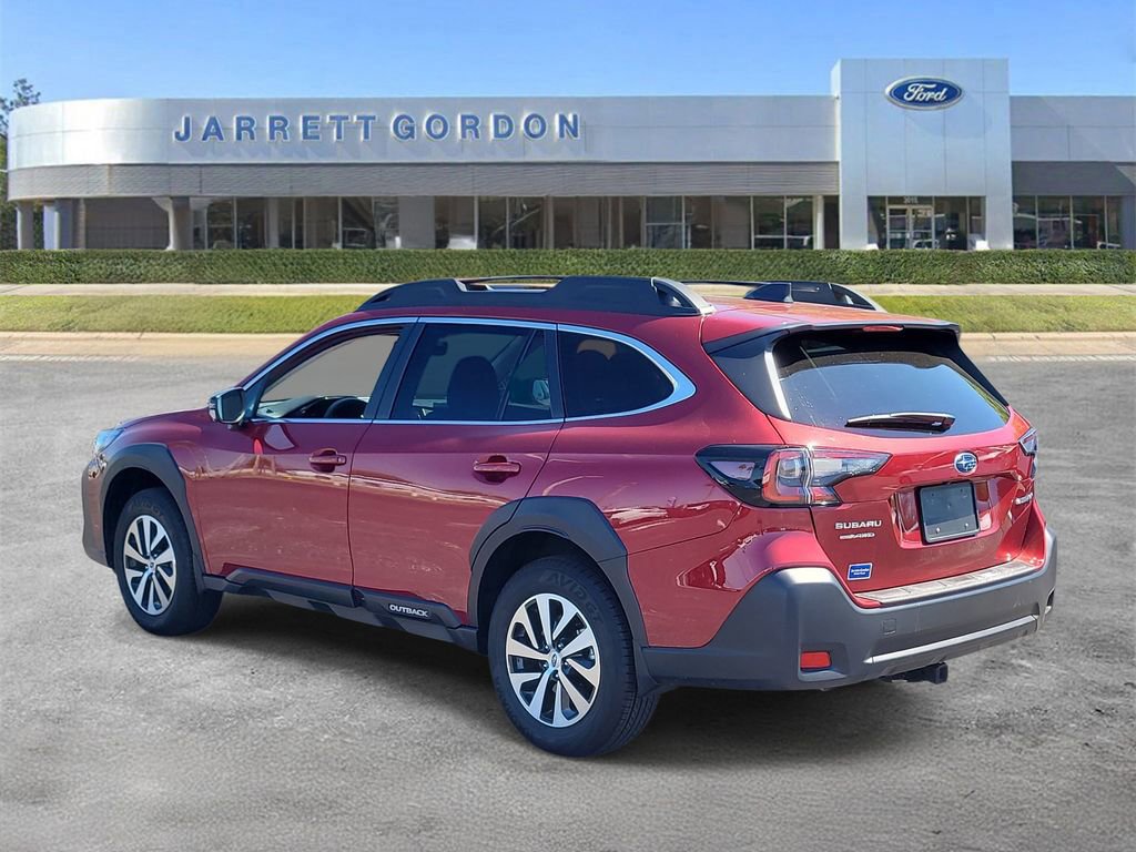 Used 2025 Subaru Outback Premium image 2