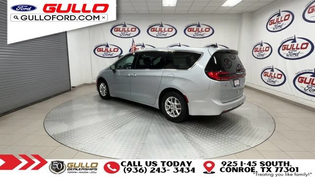 Used 2023 Chrysler Pacifica Touring-L FWD image 6
