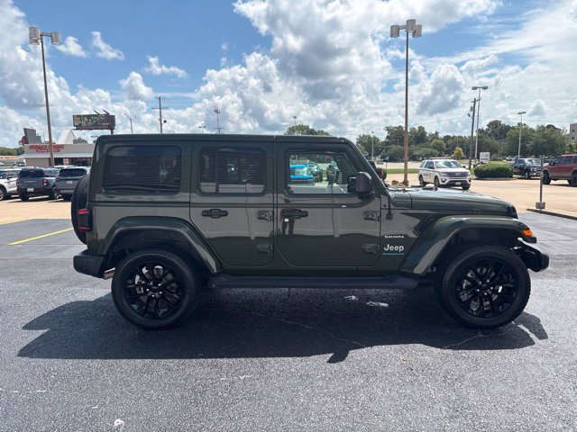 Used 2023 Jeep Wrangler Unlimited Sahara w/ Cold Weather Group AWD/4WD image 8