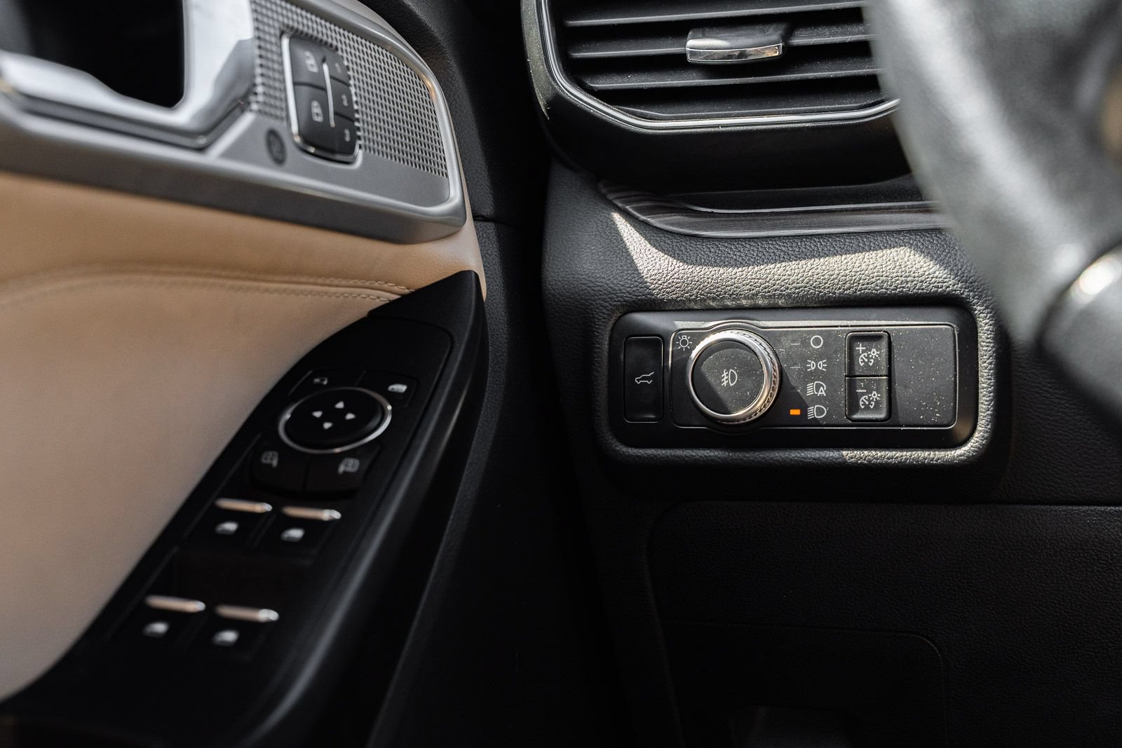 Certified 2020 Ford Explorer Limited RWD image 28