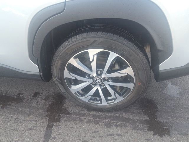 Used 2024 Toyota Corolla Cross XLE w/ Convenience Package image 19